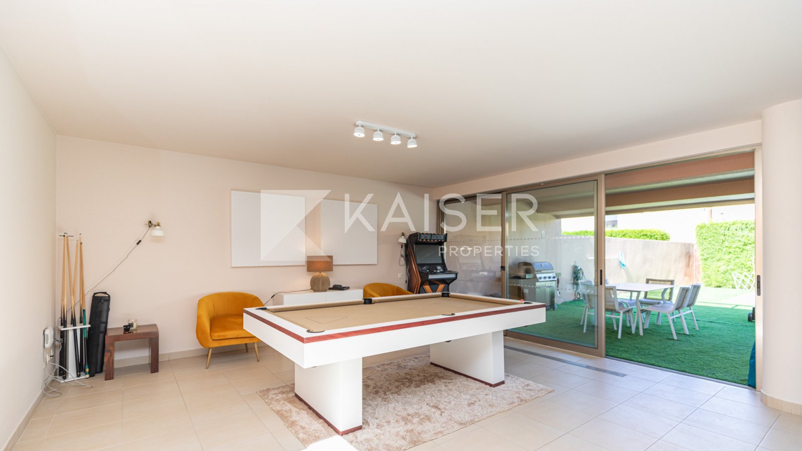 Virtuele tour | Video | HomestagingDit luxe herenhuis bevindt zich in een van de meest prestigieuze en gewilde privécomplexen in de Algarve. Het co...