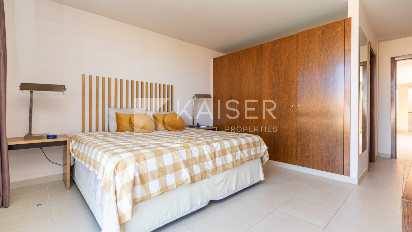 Virtuele tour | Video | HomestagingDit luxe herenhuis bevindt zich in een van de meest prestigieuze en gewilde privécomplexen in de Algarve. Het co...