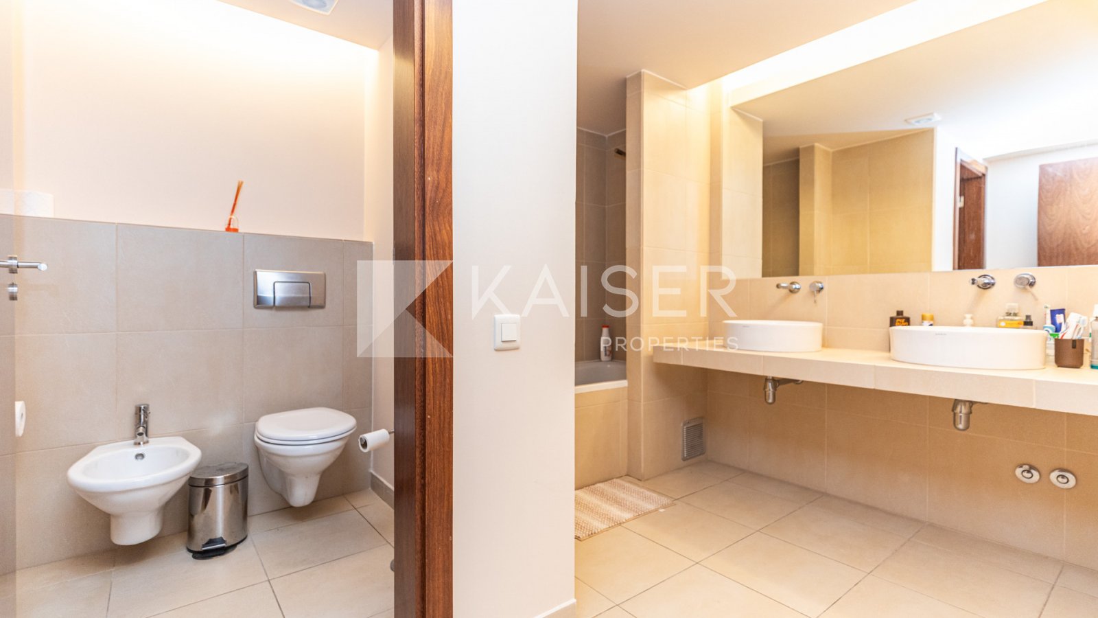 Virtuele tour | Video | HomestagingDit luxe herenhuis bevindt zich in een van de meest prestigieuze en gewilde privécomplexen in de Algarve. Het co...