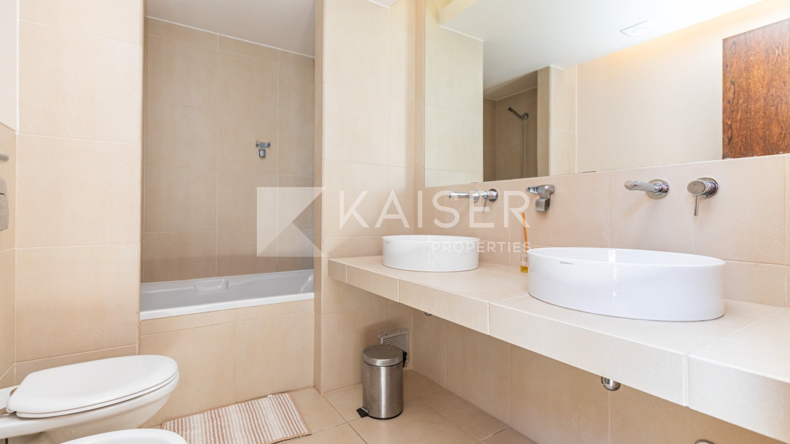 Virtuele tour | Video | HomestagingDit luxe herenhuis bevindt zich in een van de meest prestigieuze en gewilde privécomplexen in de Algarve. Het co...