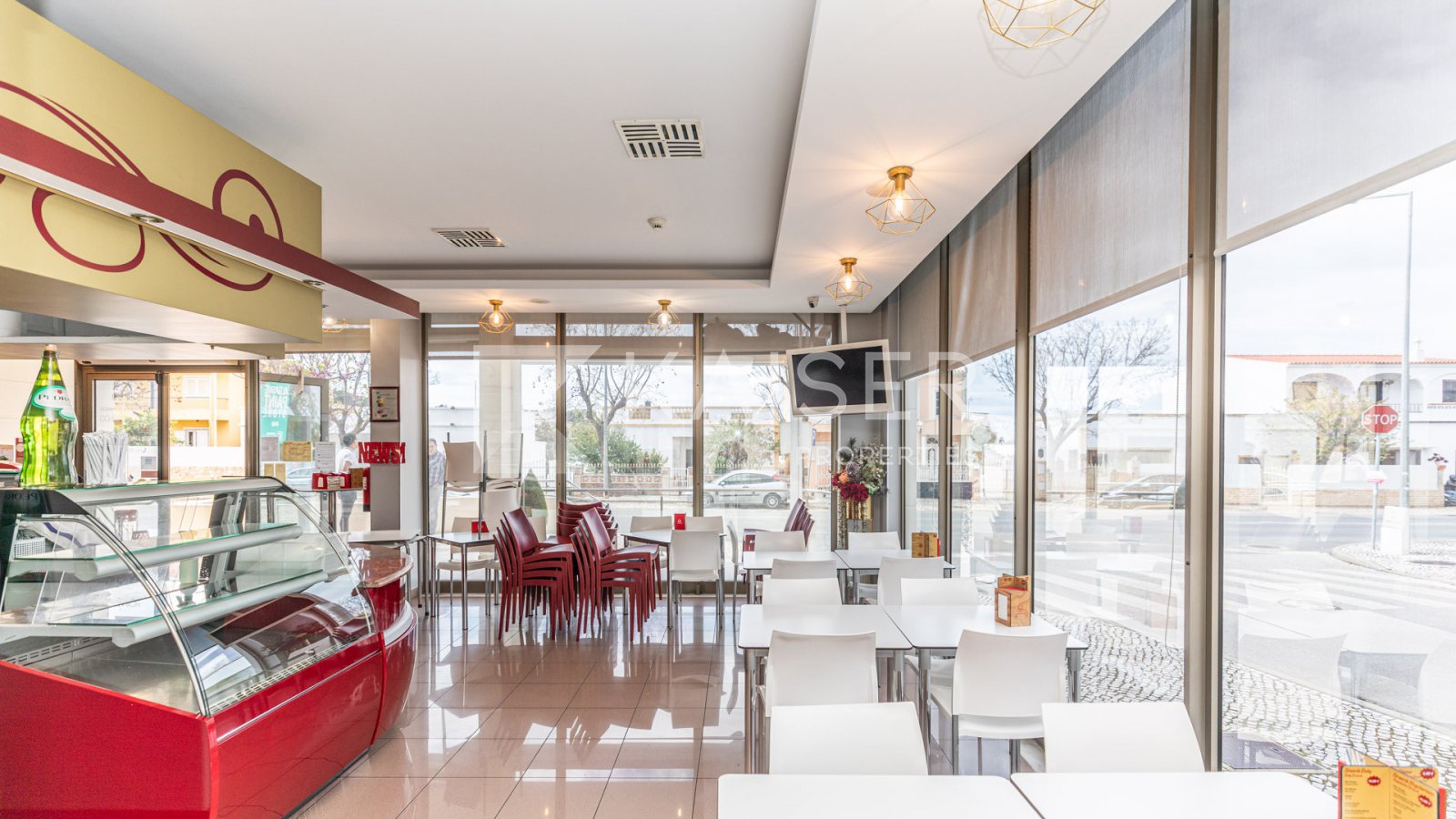 Deze gerenommeerde bakkerij, gelegen aan een levendige en gemakkelijk bereikbare hoofdstraat, vlakbij scholen, winkels en andere commerciële gelege...