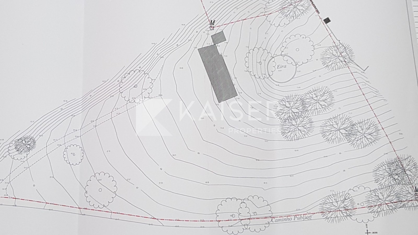 Deze prachtige gelijkvloerse villa met 3 slaapkamers en garage, in aanbouw op een perceel van 122.840 m², is gelegen in de parochie van Algoz, niet...