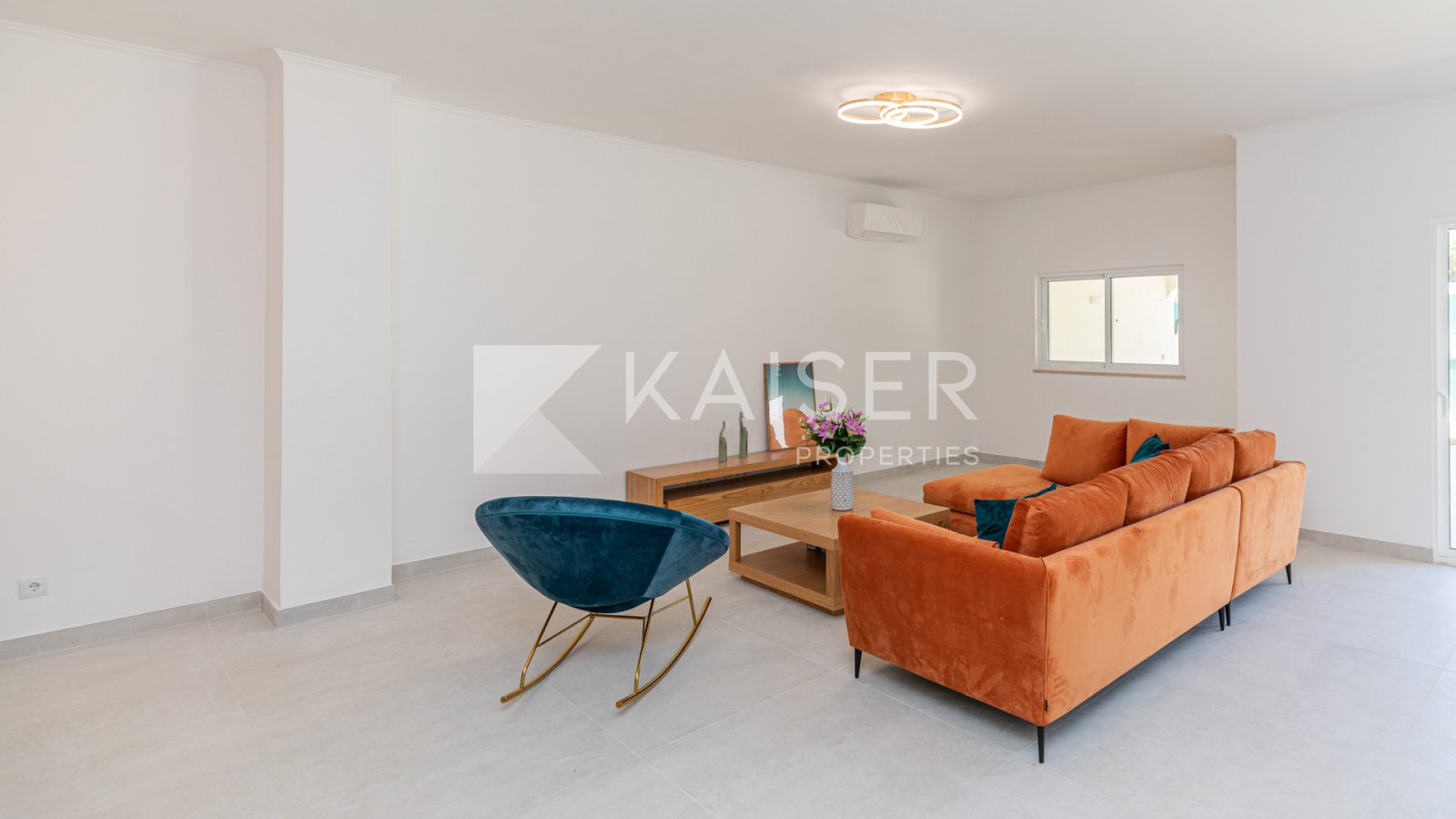 Gezellig herenhuis met 3 slaapkamers op een rustig landgoed in het centrum van Albufeira, dichtbij Praia de Albufeira en Praia dos Alemães, op loop...