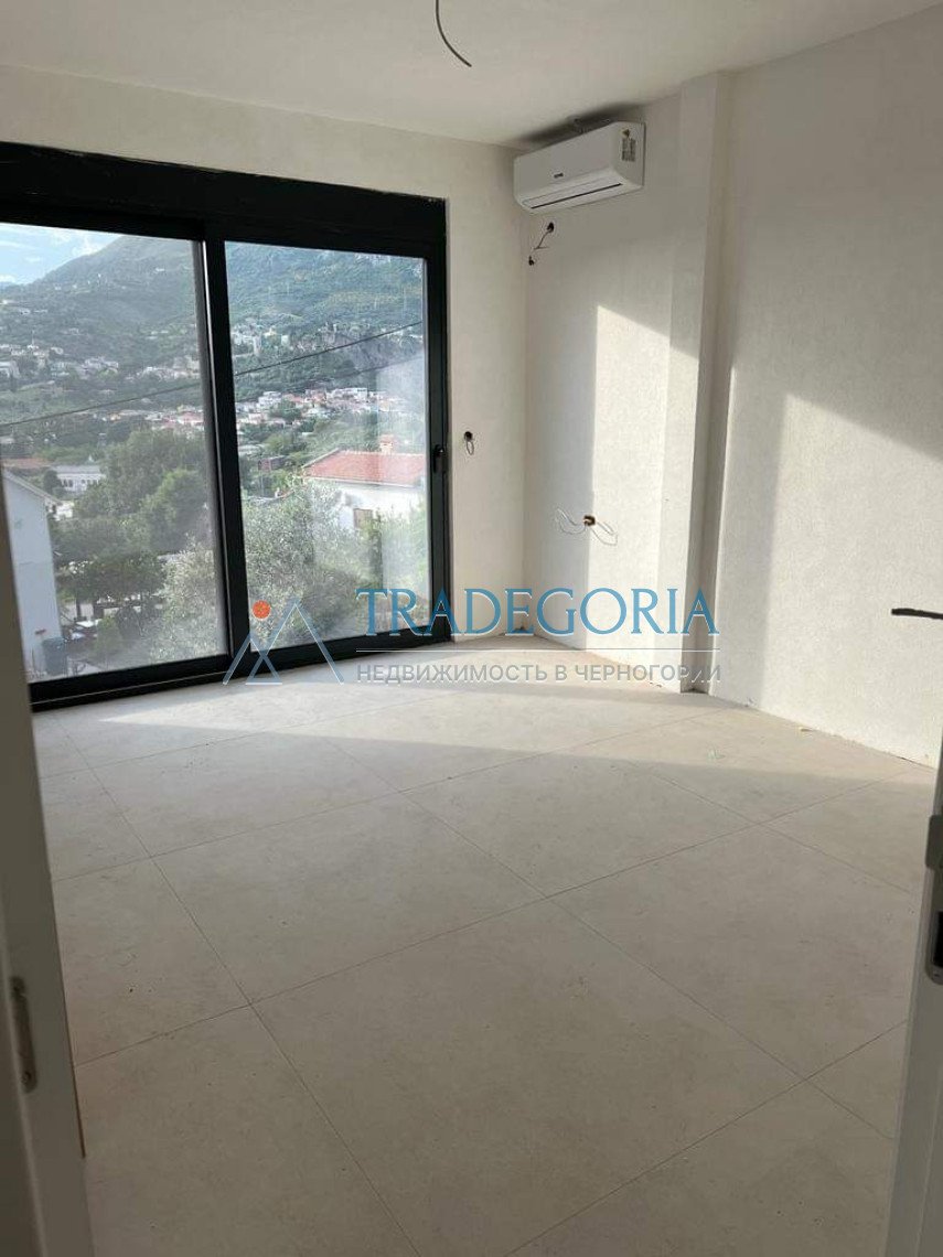 <p></p><p>Four new villas in an olive grove in the city of Bar</p><p> The area of each villa is 183m2</p><p> Land area 490m2</p><p> An object for s...