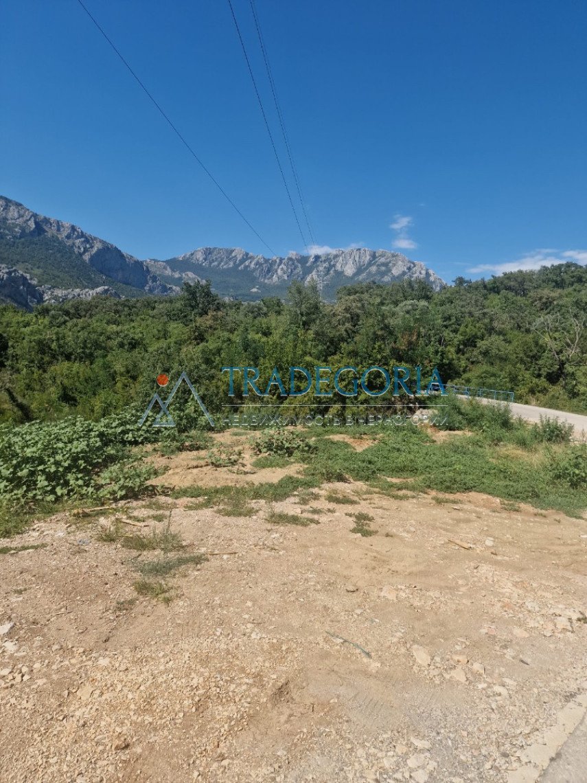 <p>Small plot of land in Zuptsy, next to Bar</p><p> Plot of land 2 5 0 m2 in Zuptsy, Bar.</p><p> Flat plot, access road, electricity at the border ... 
