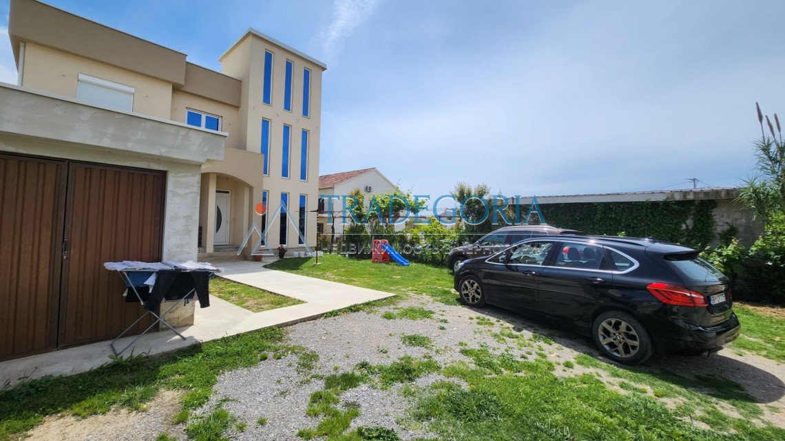 <h2>description</h2><p>New two-story house in Cheluga, city of Bar, with an area of 194 m2 on a land plot of 348 m2 and a garage of 21 m2</p><div><...