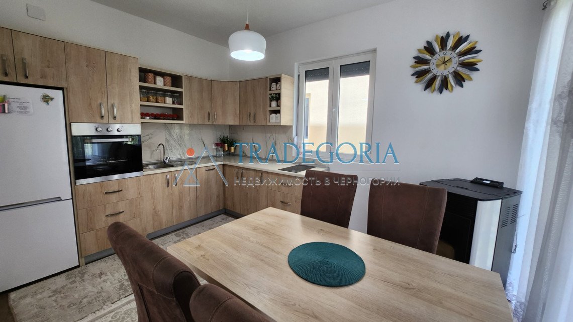 <h2>description</h2><p>New two-story house in Cheluga, city of Bar, with an area of 194 m2 on a land plot of 348 m2 and a garage of 21 m2</p><div><...