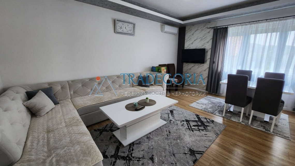 <h2>description</h2><p>New two-story house in Cheluga, city of Bar, with an area of 194 m2 on a land plot of 348 m2 and a garage of 21 m2</p><div><...