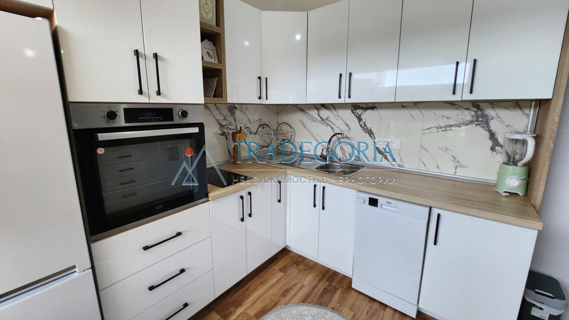 <h2>description</h2><p>New two-story house in Cheluga, city of Bar, with an area of 194 m2 on a land plot of 348 m2 and a garage of 21 m2</p><div><...