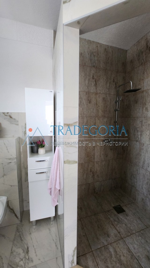 <h2>description</h2><p>New two-story house in Cheluga, city of Bar, with an area of 194 m2 on a land plot of 348 m2 and a garage of 21 m2</p><div><...