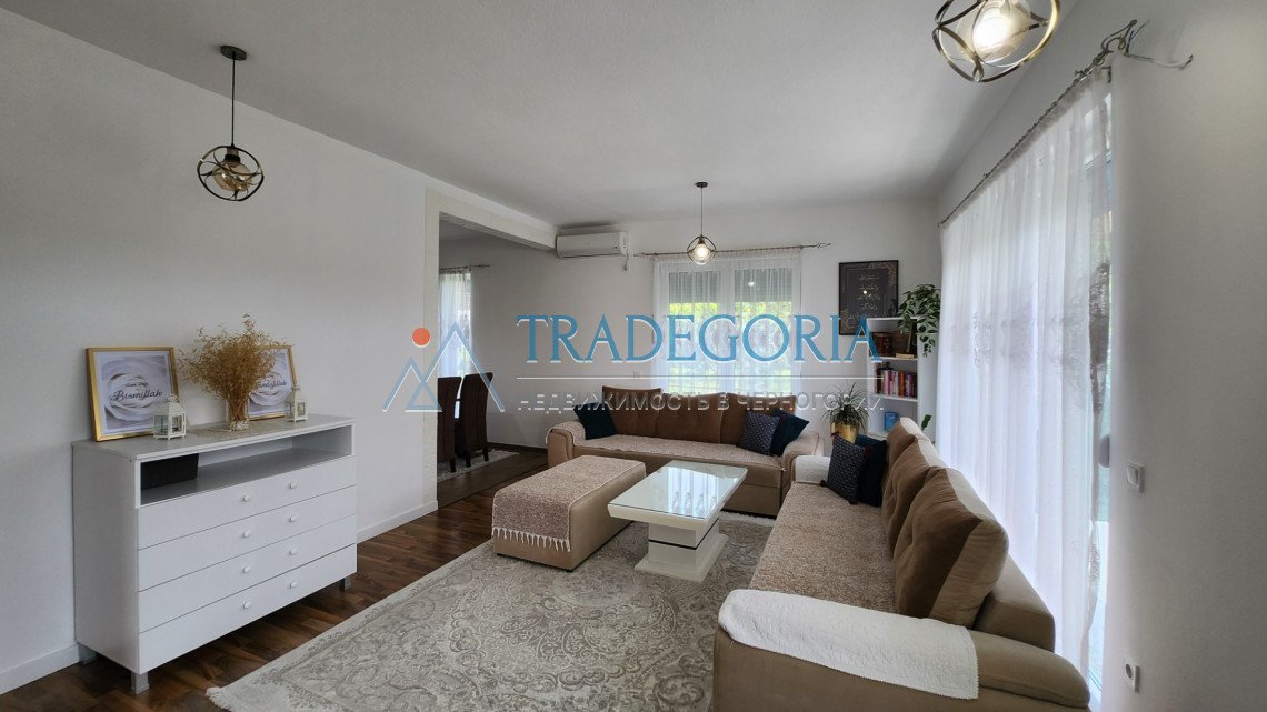 <h2>description</h2><p>New two-story house in Cheluga, city of Bar, with an area of 194 m2 on a land plot of 348 m2 and a garage of 21 m2</p><div><...