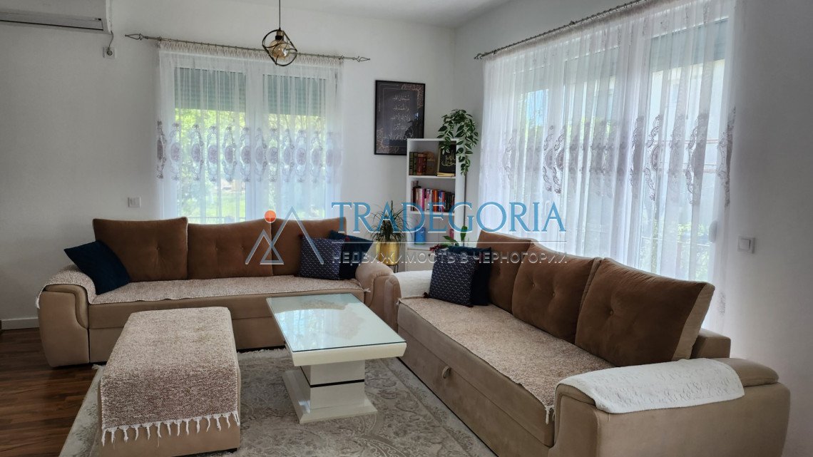 <h2>description</h2><p>New two-story house in Cheluga, city of Bar, with an area of 194 m2 on a land plot of 348 m2 and a garage of 21 m2</p><div><...