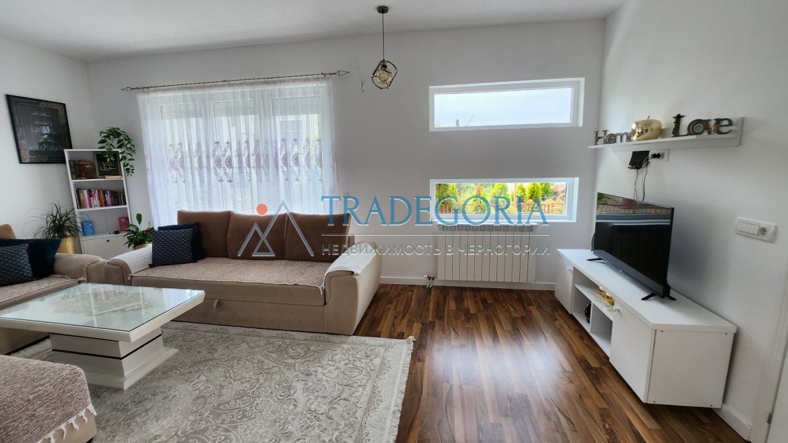 <h2>description</h2><p>New two-story house in Cheluga, city of Bar, with an area of 194 m2 on a land plot of 348 m2 and a garage of 21 m2</p><div><...