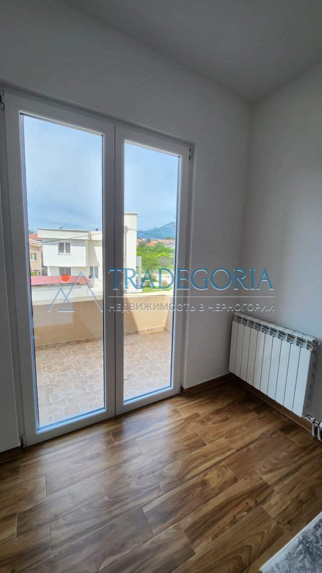 <h2>description</h2><p>New two-story house in Cheluga, city of Bar, with an area of 194 m2 on a land plot of 348 m2 and a garage of 21 m2</p><div><...