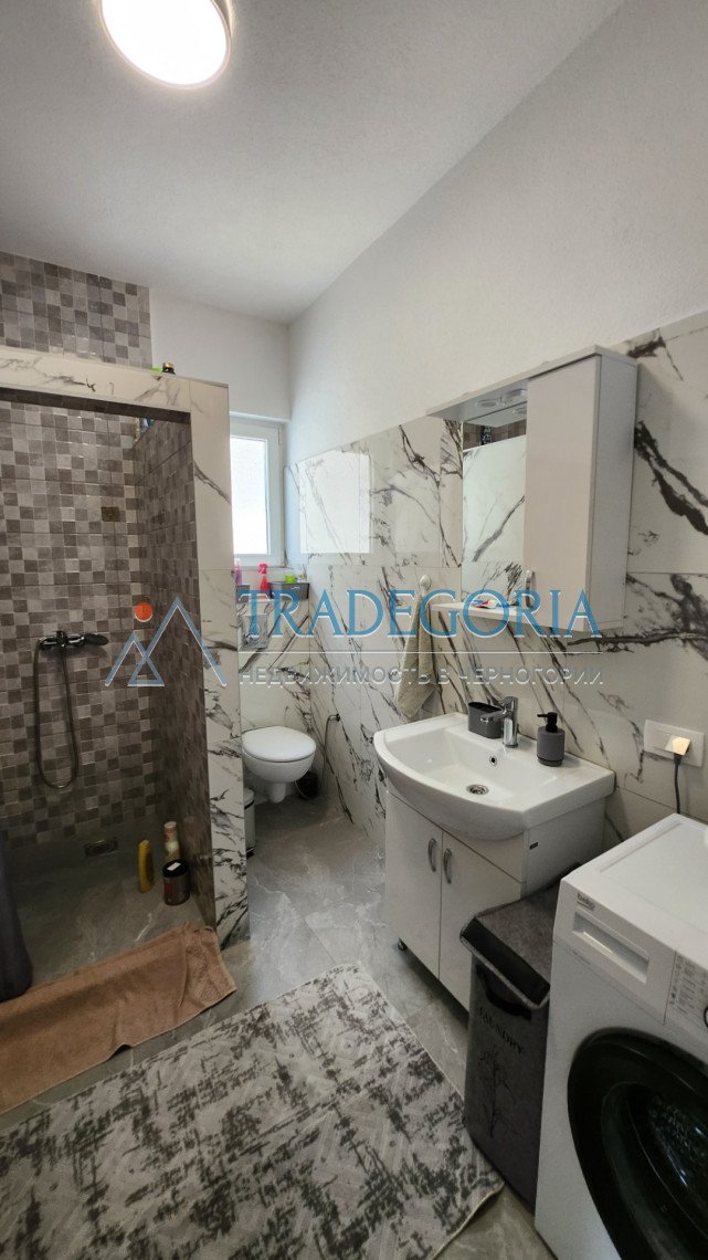 <h2>description</h2><p>New two-story house in Cheluga, city of Bar, with an area of 194 m2 on a land plot of 348 m2 and a garage of 21 m2</p><div><...