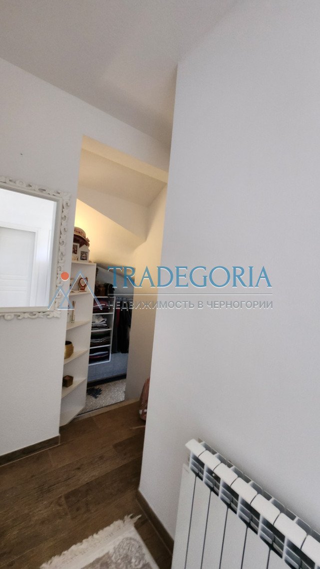 <h2>description</h2><p>New two-story house in Cheluga, city of Bar, with an area of 194 m2 on a land plot of 348 m2 and a garage of 21 m2</p><div><...