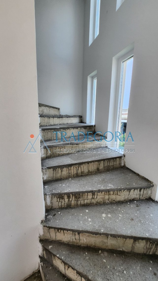 <h2>description</h2><p>New two-story house in Cheluga, city of Bar, with an area of 194 m2 on a land plot of 348 m2 and a garage of 21 m2</p><div><...