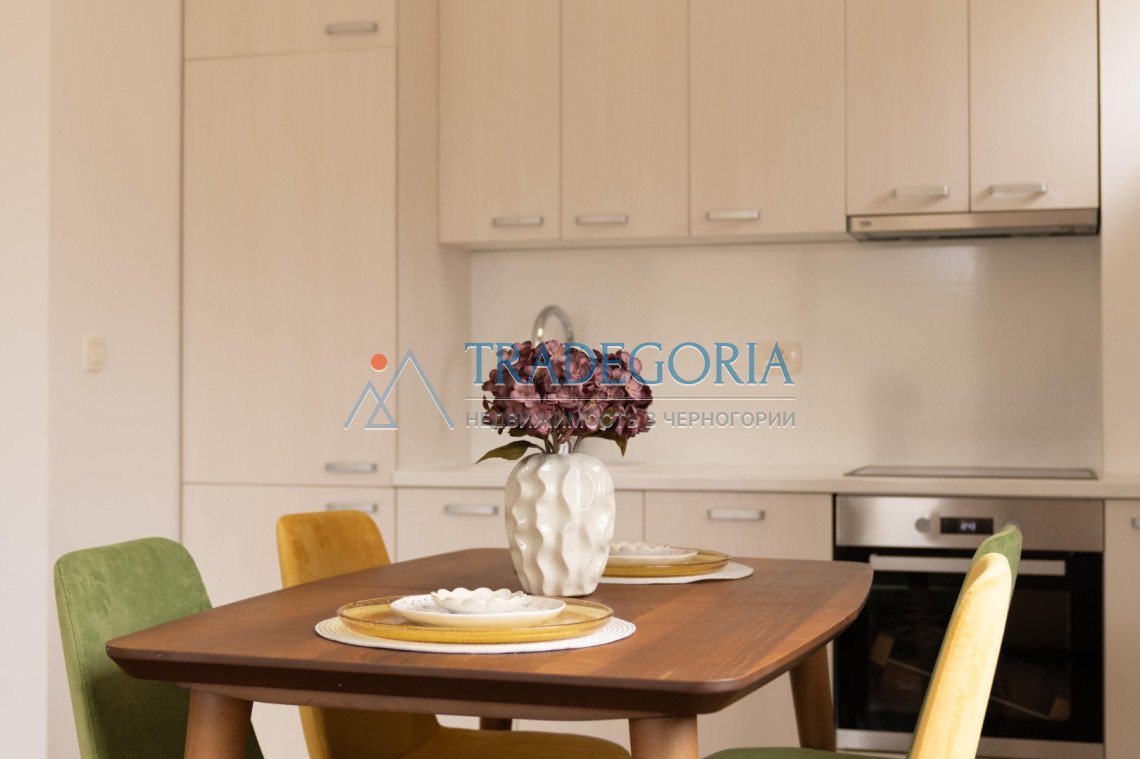 <h2>description</h2><div>Bright and cozy 2-bedroom apartment with sea view in Przno, Budva Riviera.</div><div> Area - 60 sq.m.</div><div> 4th floor (e