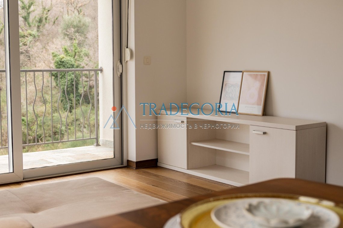 <h2>description</h2><div>Bright and cozy 2-bedroom apartment with sea view in Przno, Budva Riviera.</div><div> Area - 60 sq.m.</div><div> 4th floor (e