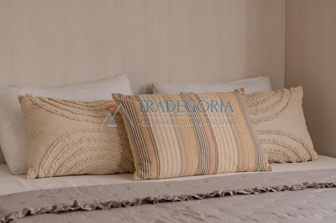 <h2>description</h2><div>Bright and cozy 2-bedroom apartment with sea view in Przno, Budva Riviera.</div><div> Area - 60 sq.m.</div><div> 4th floor (e