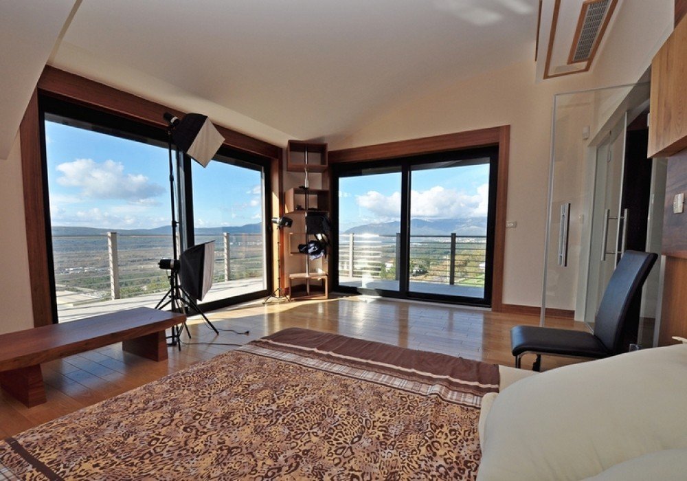 Total area of ​​the villa: 310 sq.m.Land Area: 500 sq.m.Number of bedrooms: 3Number of bathrooms: 4