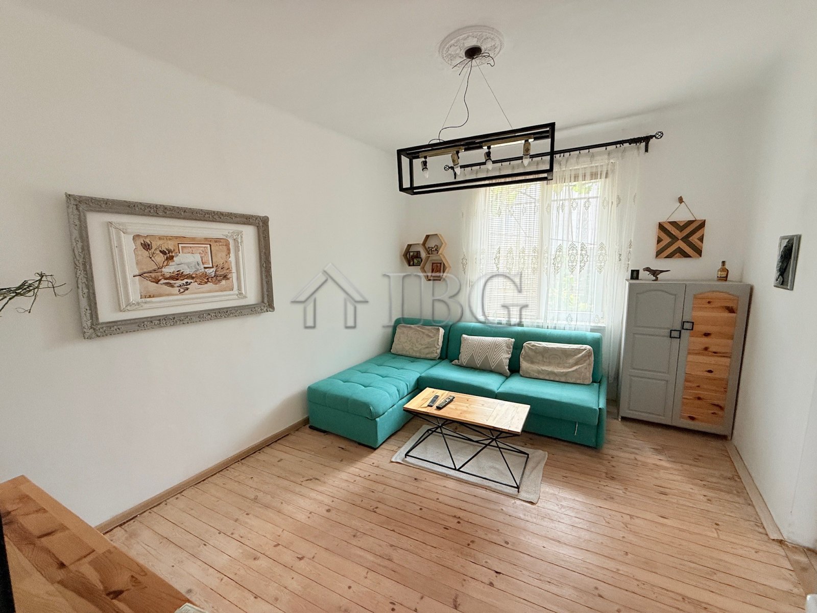 One-Storey House for Sale in Sredets, Burgas Region<br><br>For sale a cozy one-storey house located in the peaceful town of Sredets, Burgas Region.... 