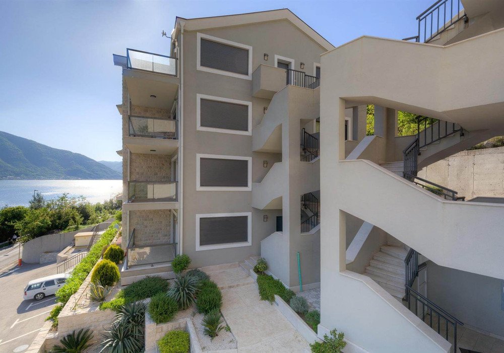 kotor: Floor: 3rd;Area: 94 m2Bedrooms: 2Bathrooms: 2;Terrace: 1; 