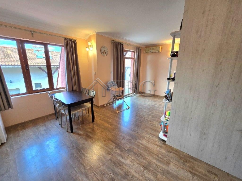 Spacious Apartment for Sale | Complex Tili, Nessebar | 140m to the Beach<br><br>We are pleased to offer this large 80 m2 apartment, located on the ...