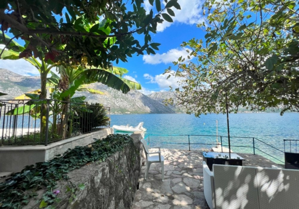 Description
Boka Bay of Kotor, Stoliv district. House on the first line by the sea 
A comfortable and cozy house, with a stunningly cozy and comfortab 