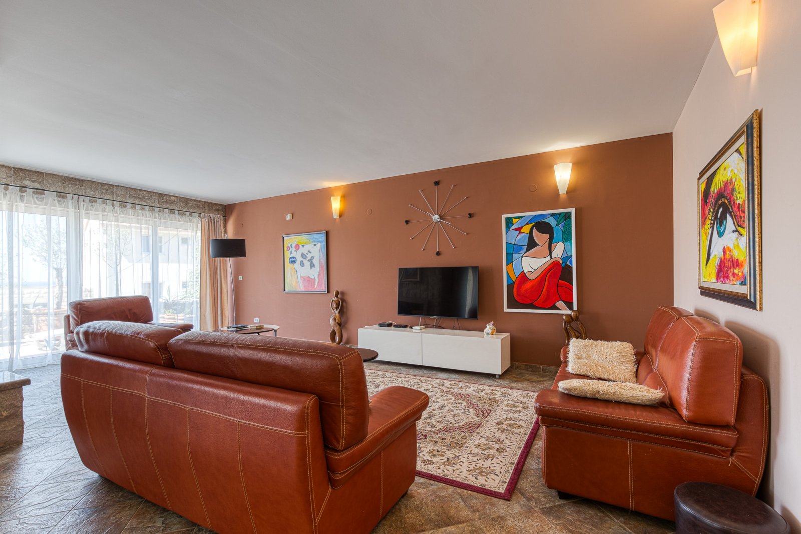 Sea view villa in Becici<br><br><p>Villa with pool for sale, with total area 650 m2, which is situated on a plot area 450 m2. Distance to the sea -...