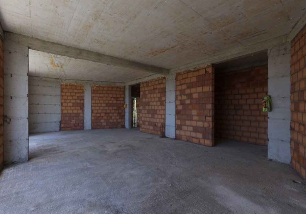 DescriptionTivat. New residential low-rise luxury complex in a picturesque areaCompletion of construction and commissioning of the facility - Decem...