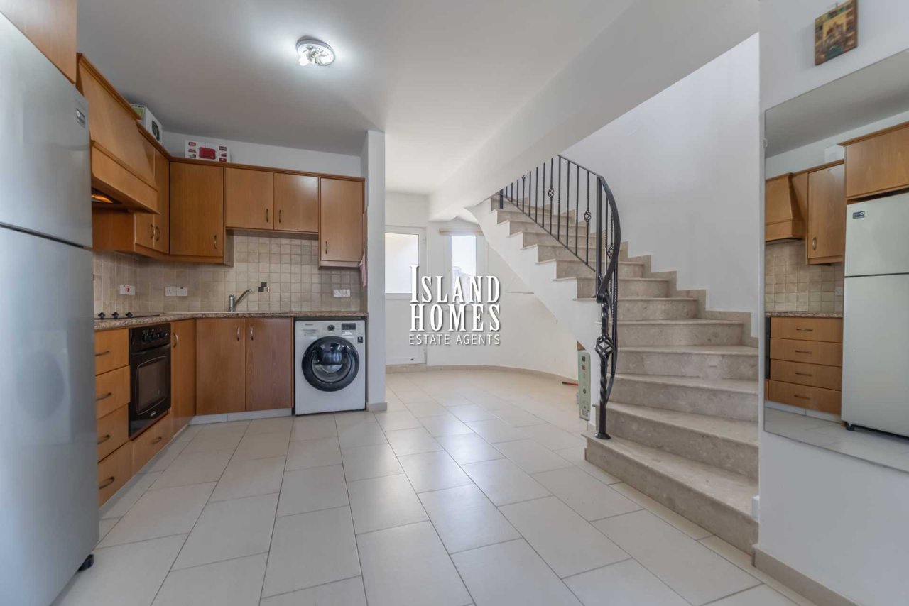 3 bedroom, 2 bathroom, 3 storey semi-detached town house, with roof terrace, in a very convenient location of Paralimni - KMP103<br /><br />This 3 sto