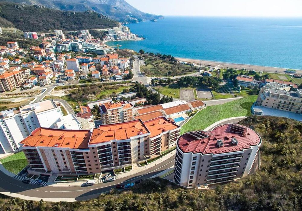 becici: Budva Riviera, Becici district. One bedroom apartment.Distance to the sea 300m.Area 63 sq.m.Underfloor heating systemCCTVSea ViewFloor - secondThe ... 