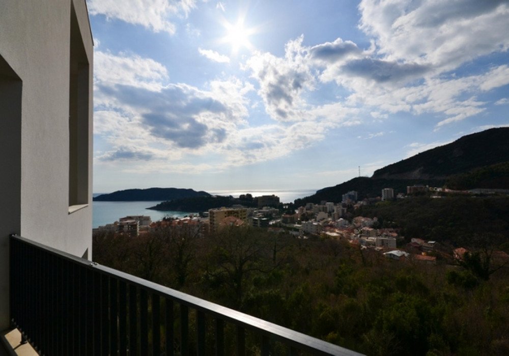 becici: Budva Riviera, Becici district.  A new residential complex in a popular area.

Distance to the sea 500m

Sea view

There are eight floors, of which:

 