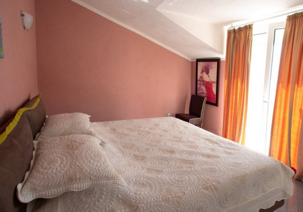 Budva Riviera, Kotor community, Krimovica district. Three-storey mini-hotel villa with swimming poolMountain and sea viewThe distance to the sea is...