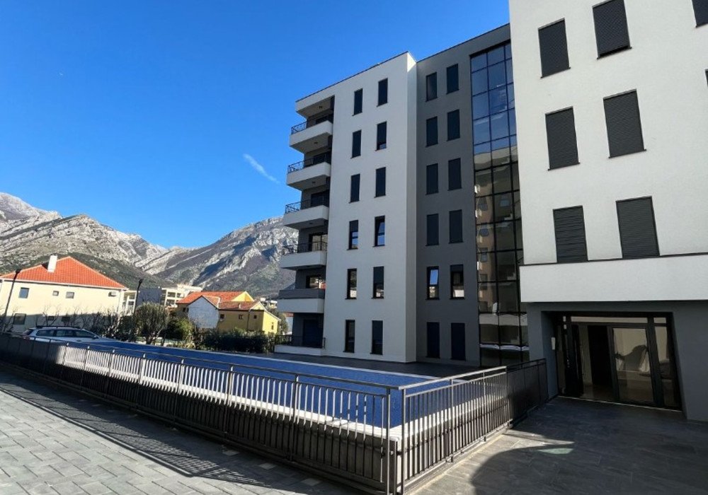 Bar, Chelyuga district. One bedroom apartment in a new house with two swimming poolsThe house was built in 2024The distance to the sea is 600m.View... 