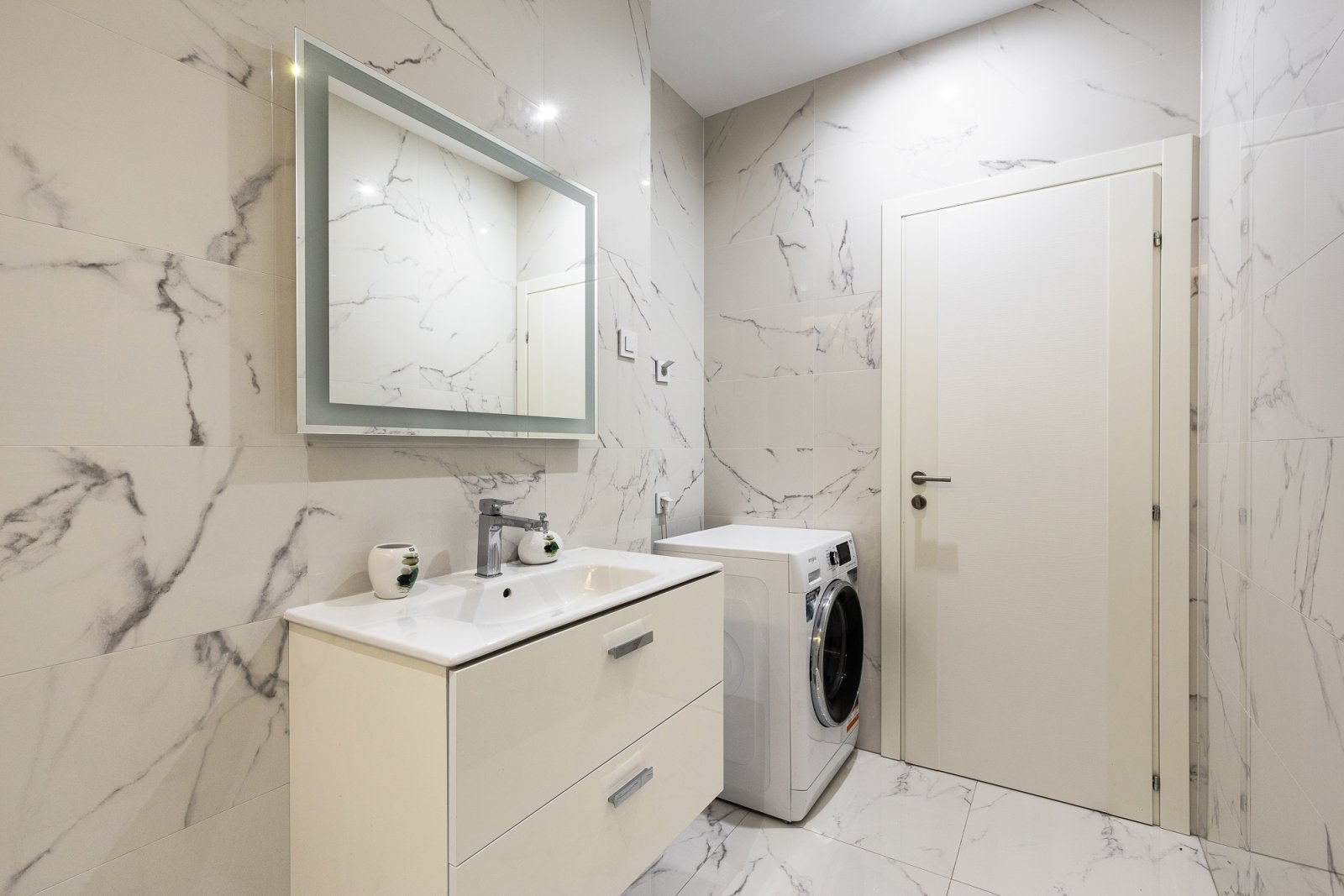 For sale new villas in a complex overlooking the Bay of Kotor<br><br><p>For sale a complex of villas overlooking the Bay of Kotor! 	 The complex co...