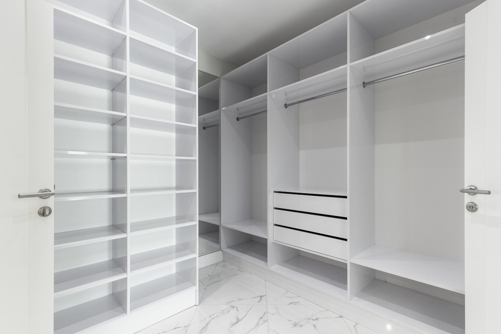 For sale new villas in a complex overlooking the Bay of Kotor<br><br><p>For sale a complex of villas overlooking the Bay of Kotor! 	 The complex co...