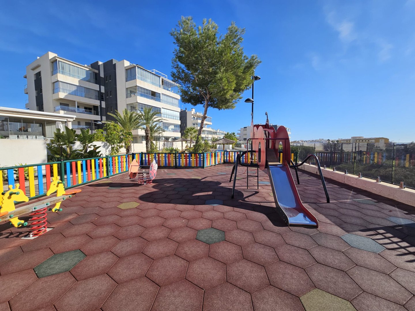 Apartment in the new gated complex Green Hills in Orihuela Costa.Orihuela Costa is a picturesque resort area, part of the Spanish Costa Blanca coast. 