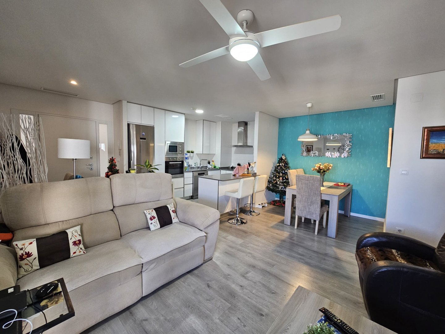 Apartment in the new gated complex Green Hills in Orihuela Costa.Orihuela Costa is a picturesque resort area, part of the Spanish Costa Blanca coast. 