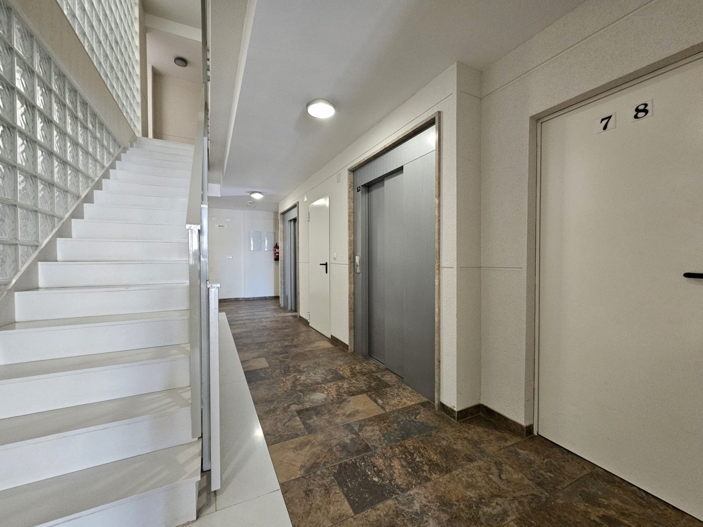 Apartment in the new gated complex Green Hills in Orihuela Costa.Orihuela Costa is a picturesque resort area, part of the Spanish Costa Blanca coast. 