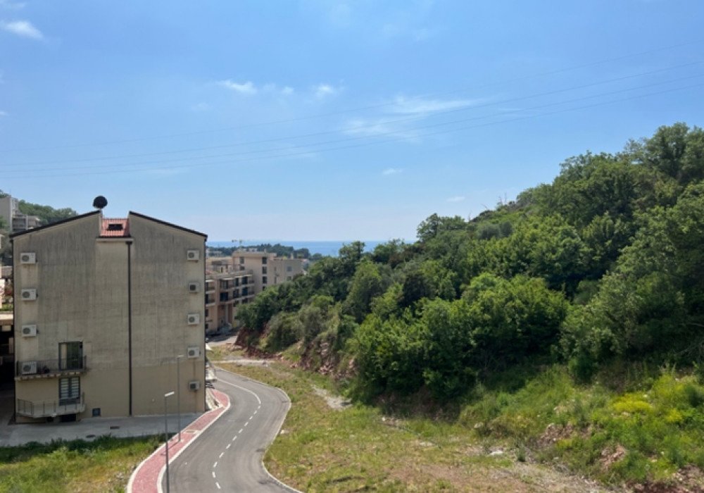 Budva Riviera, Przno districtDistance to the sea 400m.A new house for 25 apartments in a residential complex of two small apartment buildings.There...