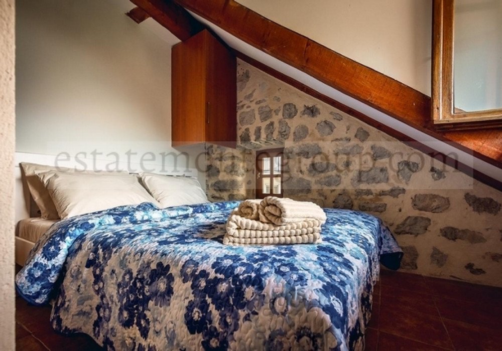 DescriptionBoka Bay of Kotor, Morin district. Three-storey old house made of natural stoneThe distance to the sea is 300m.Sea view Area 130 sq.m. P...