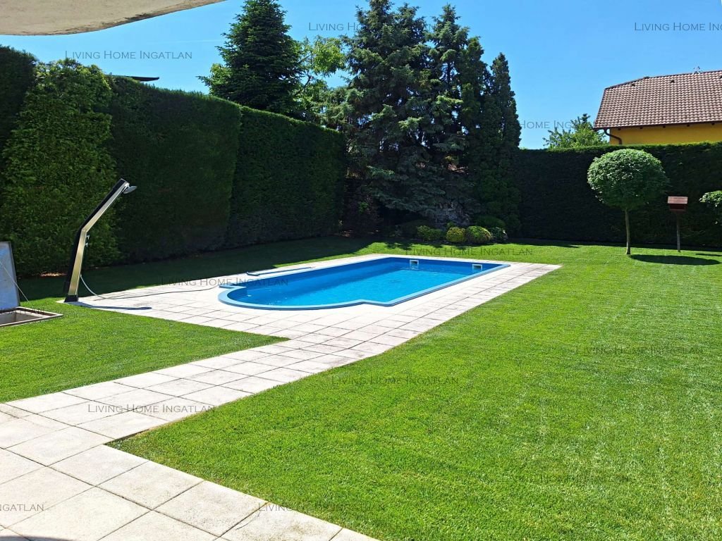 <p>Budapest XVII. kerületében, Rákoscsaba-Újtelepen, csendes, rendezett utcában eladó dupla telken (1146 nm), 1996-ban épült önálló, 2 szintes csal...