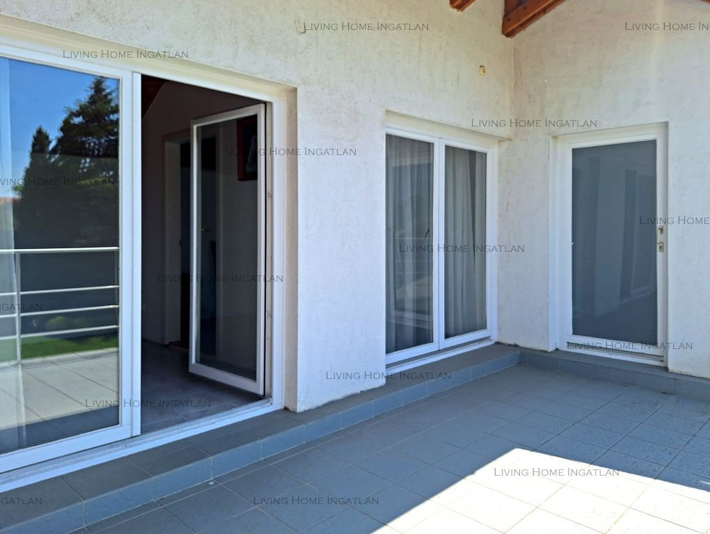 <p>Budapest XVII. kerületében, Rákoscsaba-Újtelepen, csendes, rendezett utcában eladó dupla telken (1146 nm), 1996-ban épült önálló, 2 szintes csal...