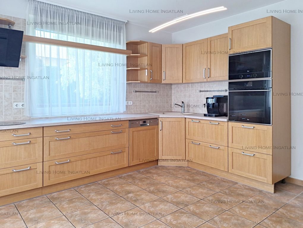 <p>Budapest XVII. kerületében, Rákoscsaba-Újtelepen, csendes, rendezett utcában eladó dupla telken (1146 nm), 1996-ban épült önálló, 2 szintes csal...