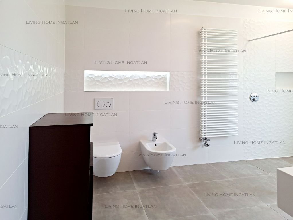 <p>Budapest XVII. kerületében, Rákoscsaba-Újtelepen, csendes, rendezett utcában eladó dupla telken (1146 nm), 1996-ban épült önálló, 2 szintes csal...