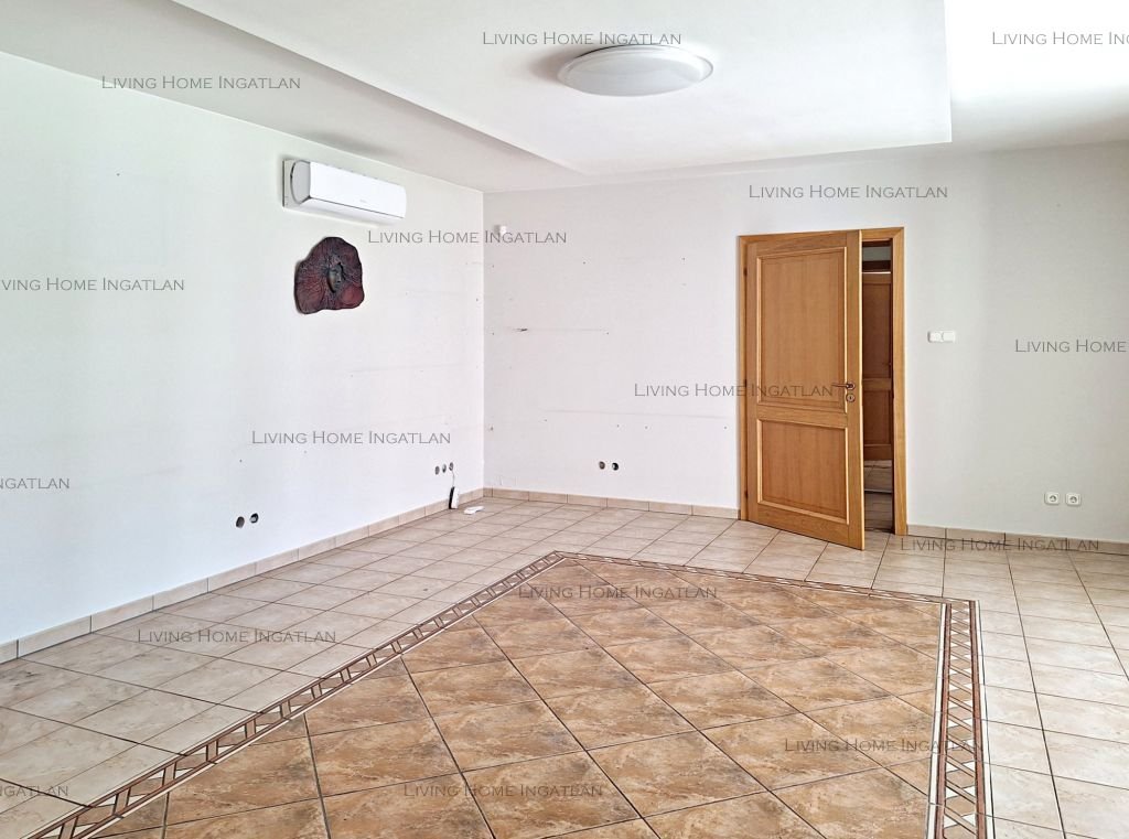 <p>Budapest XVII. kerületében, Rákoscsaba-Újtelepen, csendes, rendezett utcában eladó dupla telken (1146 nm), 1996-ban épült önálló, 2 szintes csal...