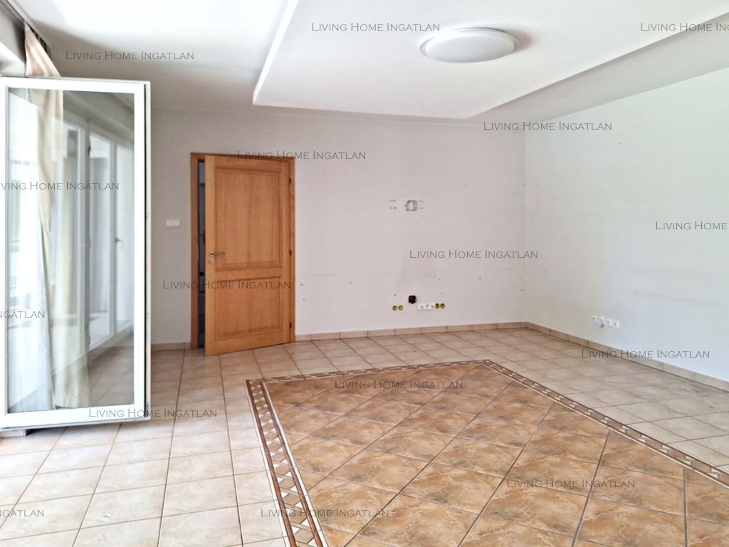 <p>Budapest XVII. kerületében, Rákoscsaba-Újtelepen, csendes, rendezett utcában eladó dupla telken (1146 nm), 1996-ban épült önálló, 2 szintes csal...