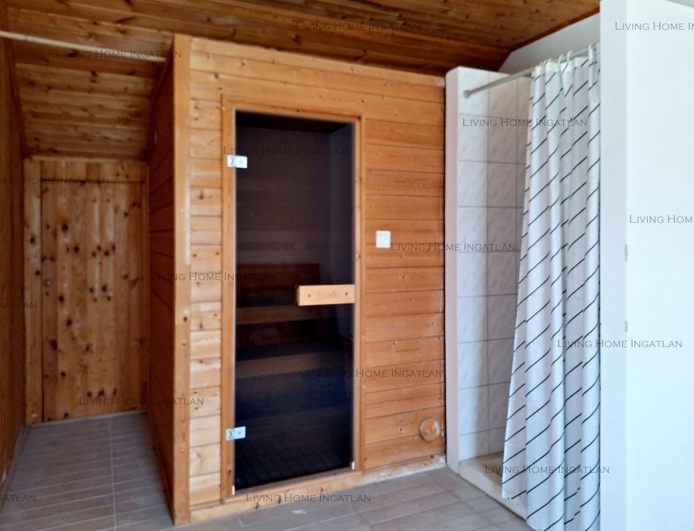 <p>Budapest XVII. kerületében, Rákoscsaba-Újtelepen, csendes, rendezett utcában eladó dupla telken (1146 nm), 1996-ban épült önálló, 2 szintes csal...